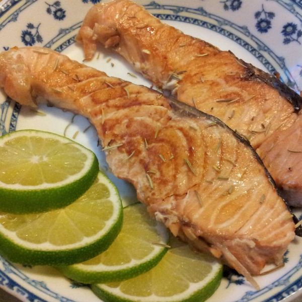 香煎鮭魚：Amber Hsieh 一起做