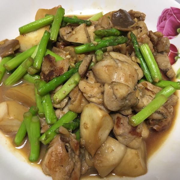 『醬燒杏包菇雞腿排』美味的便當菜色 : 多乖媽(•ૢ⚈͒⌄⚈͒•ૢ)一起做