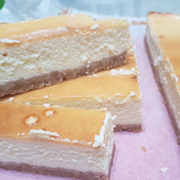 紐約重乳酪蛋糕佐覆盆子淋醬 水波爐烘烤：珠麻麻 一起做