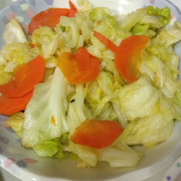紅蘿蔔炒高麗菜 : Jingying Hung一起做