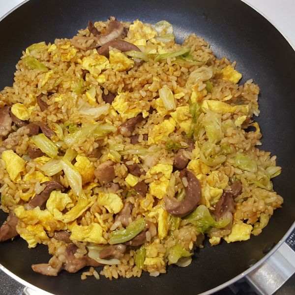 麻油肉絲蛋炒飯 : 獅子花一起做