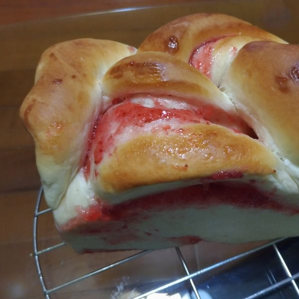 榛果巧克力扭紋吐司麵包
簡易。家常烘焙：Celine Chang 一起做