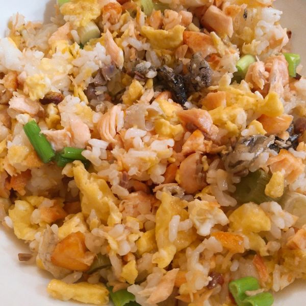 鮭魚蛋炒飯 : Ting🐟一起做