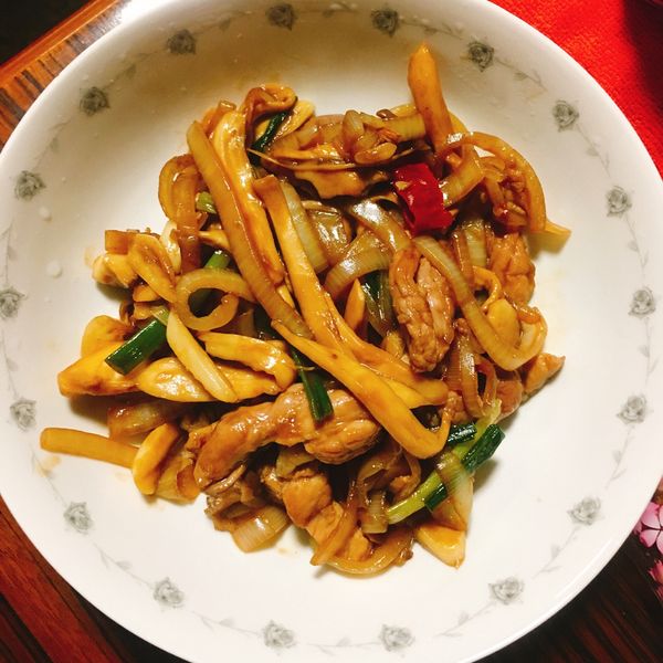 蔥爆豬肉絲：熊熊 一起做