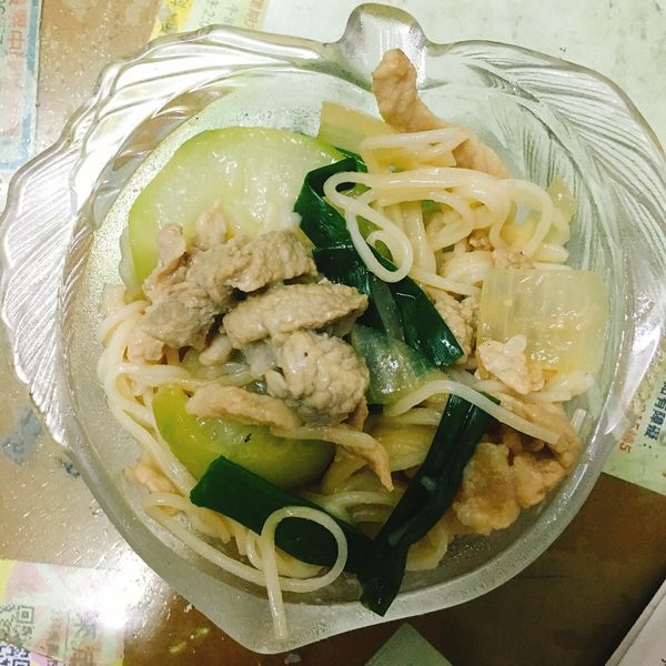 【小電鍋】豬五花炒麵線佐絲瓜洋蔥：黃彥齡 一起做