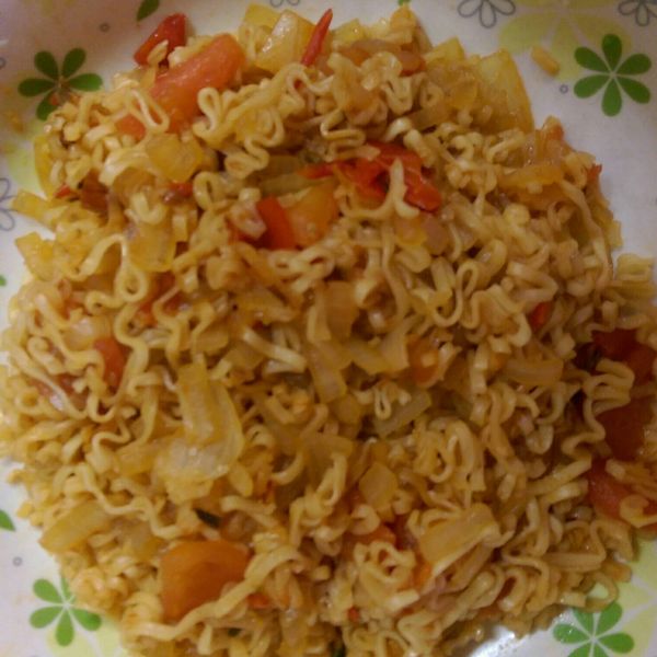 蕃茄鐵板麵…一鍋到底【記憶中的味味麵】：家君 一起做