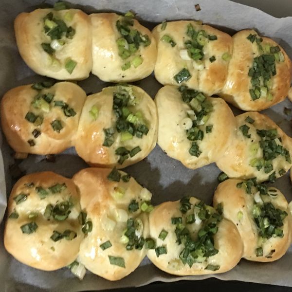 台式青蔥麵包。蔥阿胖
家常烘焙。早餐：Jenny Lien 一起做