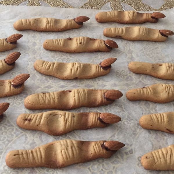 【萬聖節限定】巫婆手指餅乾：Yanling Liu 一起做