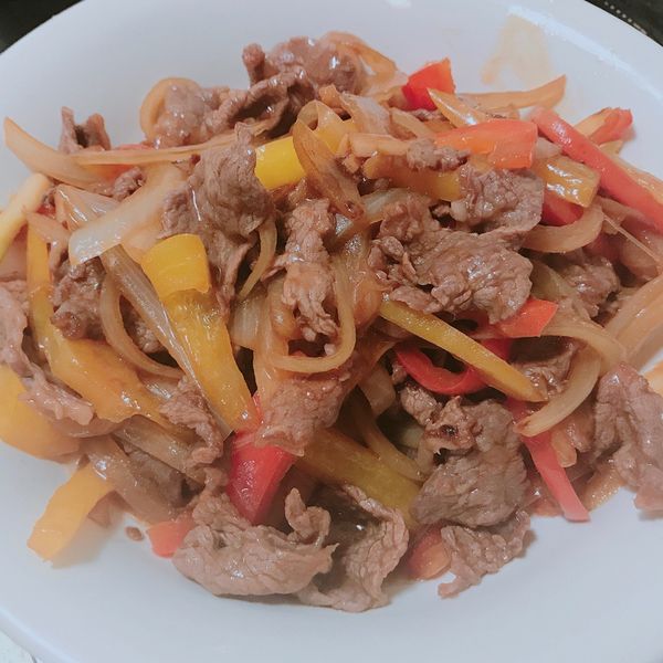 黑胡椒鐵板牛柳😋一鍋到底快速料理：培培 一起做