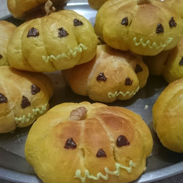 萬聖節南瓜麵包 : 康小儀一起做