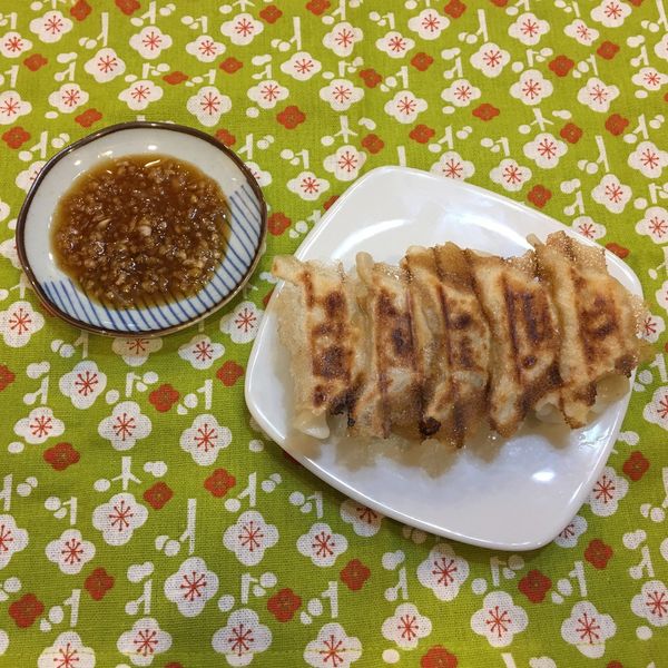 金黃脆底日式煎餃:Dobby 一起做