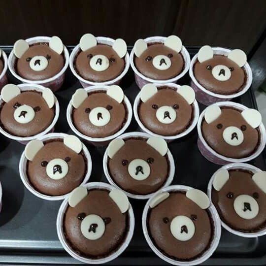 蜂蜜小熊杯子蛋糕 :  Anna’s kitchen 一起做