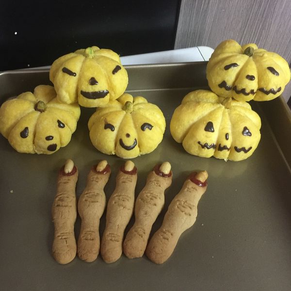 萬聖節南瓜麵包 : 動感美眉一起做