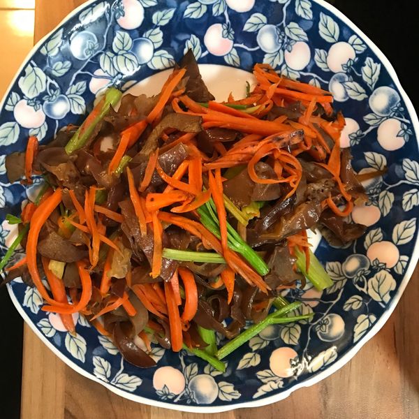 家常(芹菜&紅蘿蔔)炒木耳【5】 : 郭品易一起做