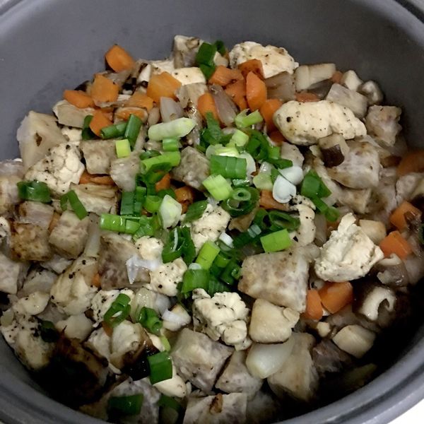 芋香雞肉炊飯(電鍋版) : 徐婉珍一起做