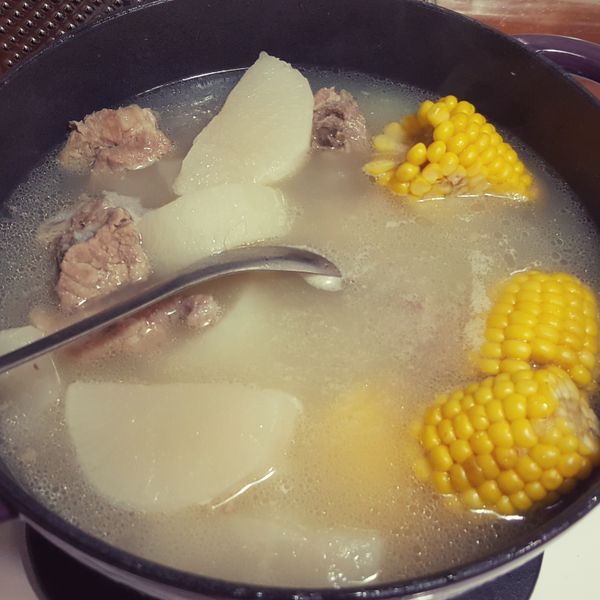 玉米蘿蔔排骨湯 : annie一起做