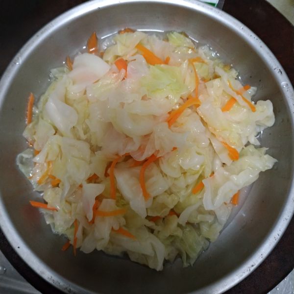 炒高麗菜（家常料理）：漾璃兒 一起做