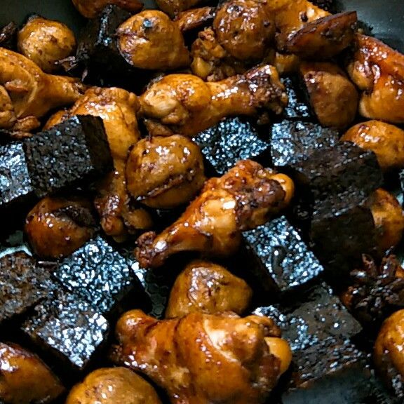 羊小窩廚房-簡易東山鴨頭滷味：吳豬豬 一起做