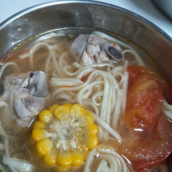 蒜香番茄雞湯麵：Charlene Lee 一起做