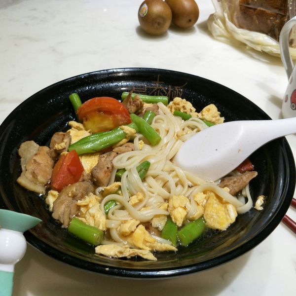 雞肉番茄炒蛋清湯麵 : Mio Hu一起做