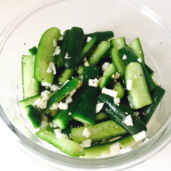 冰箱常備菜-完全沒技巧之涼拌小黃瓜：Avery 一起做