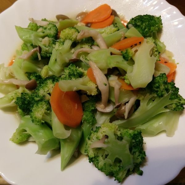 花椰菜炒鴻喜菇 : ann一起做