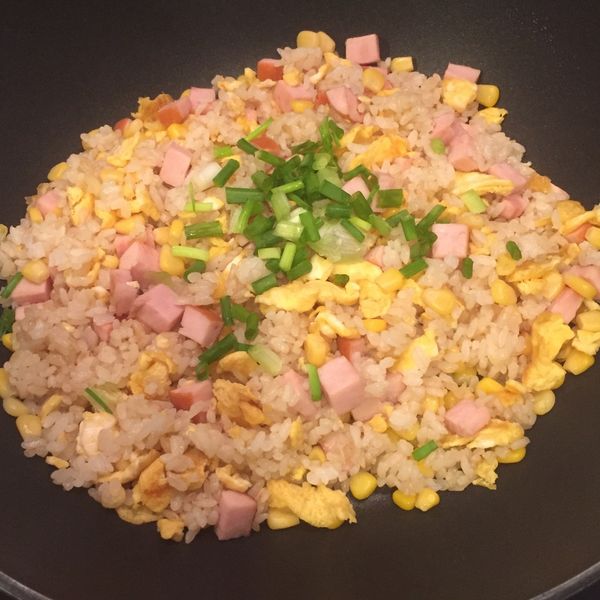 火腿玉米蛋炒飯 : Yuching Jao一起做