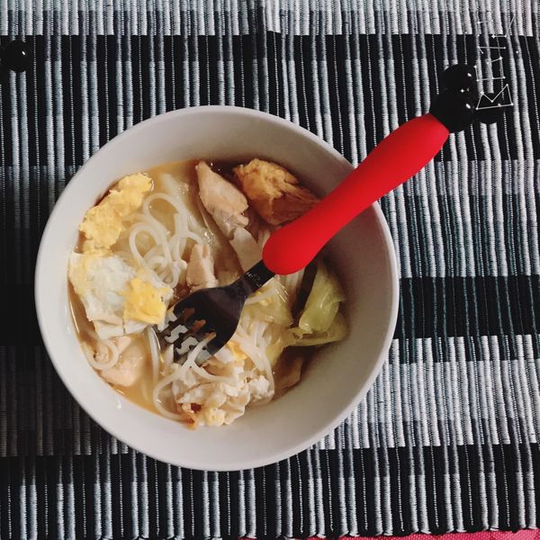 麻油雞麵線：陳秀玲 一起做