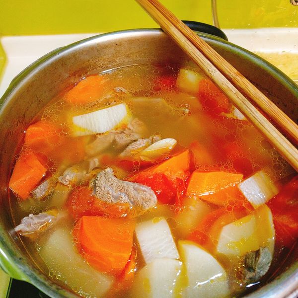 清燉番茄蘿蔔牛肉湯🍅：ijac 一起做