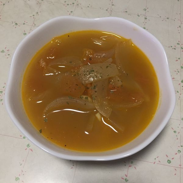 ♨️暖心鮮甜 番茄洋蔥濃湯：Szwina Tang 一起做