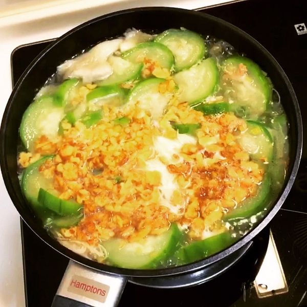 蛋酥絲瓜麵線 : 柯小妤一起做