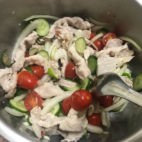 泰式檸檬酸辣肉片:宋欣霓 一起做