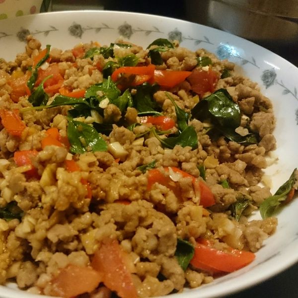 《泰式檸檬打拋豬》超級簡單好吃又下飯 : 雅比一起做