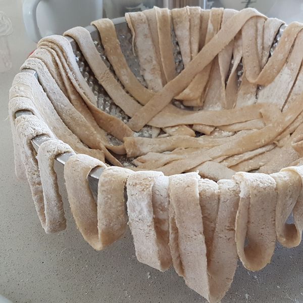 手工麵條 : 假的魚一起做