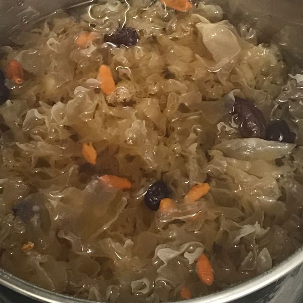 白木耳紅棗枸杞甜湯 : 三餐四季一起做
