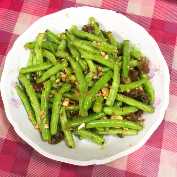金銀蛋乾煸四季豆～下飯好菜！ : 巧克麻一起做