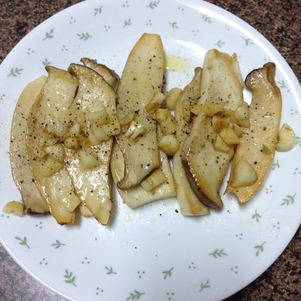 蒜香奶油杏鮑菇（5分鐘）：peipeimei 一起做