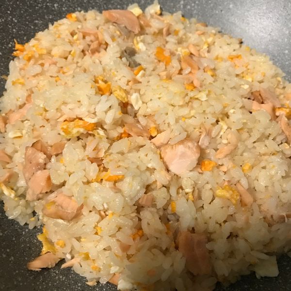 鮭魚蛋炒飯 : Midoly Lin一起做