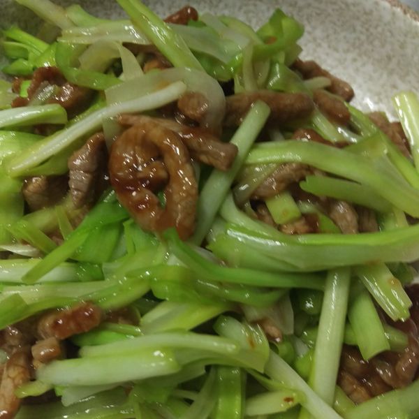 韭黃炒牛肉：許羽馨 一起做