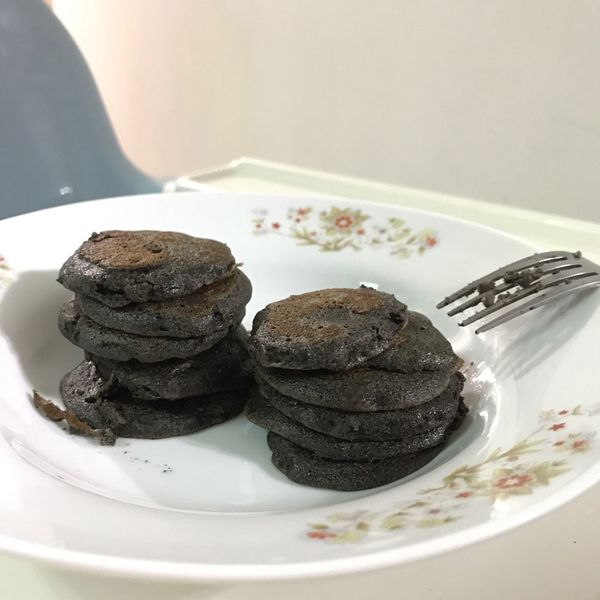 寶寶食譜-無粉無糖無油，芝麻香蕉鬆餅 : 石馨茹一起做