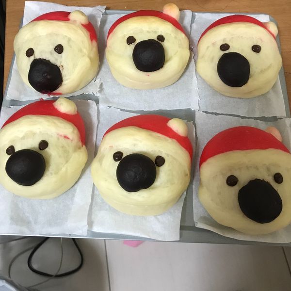 聖誕老人立體造型麵包 : 張芮溱一起做