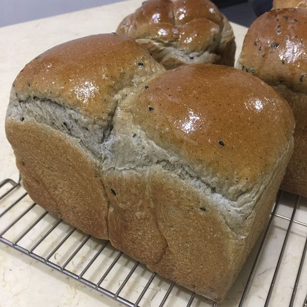 黑芝麻牛奶吐司（12兩） : Ho Carolina一起做