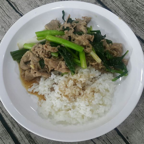 蠔油芥蘭牛肉燴飯：ivy 一起做