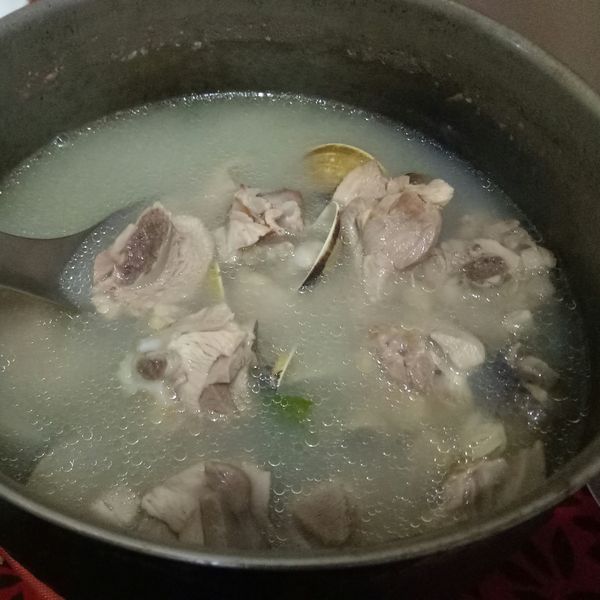 蒜頭蛤蜊雞湯：阿一 一起做