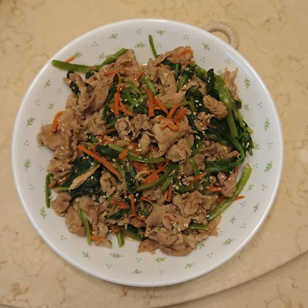 薑燒豬肉炒菠菜：葉芯瑜 一起做