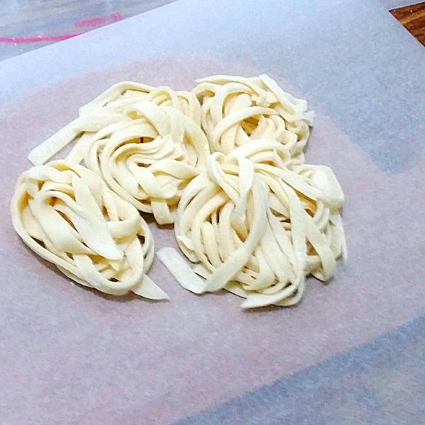 自製手工麵條:Elena 一起做