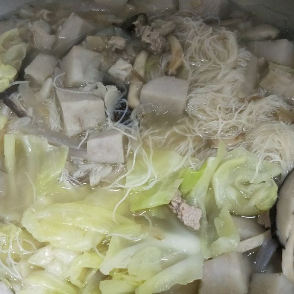 芋頭米粉湯：璇 一起做