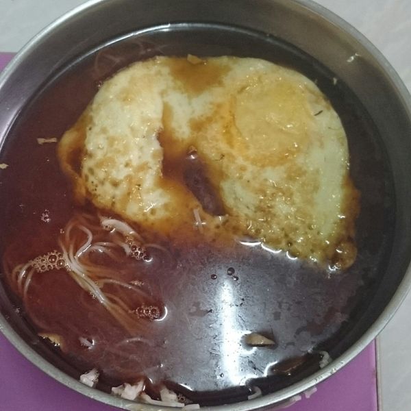 10分鐘早餐~麻油雞蛋麵線~ : 小愛一起做