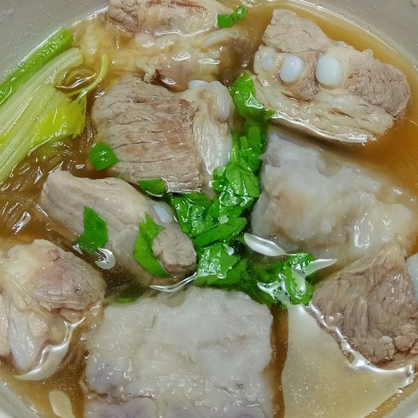 蒜香芋頭排骨湯：Jimmy Chien 一起做