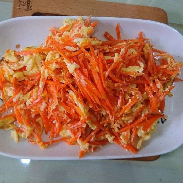 胡蘿蔔炒蛋 : 蝦蝦一起做